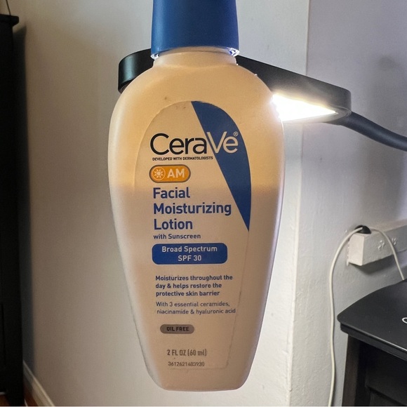 CeraVe AM Facial Moisturizing Lotion with Sunscreen - Picture 3 of 7